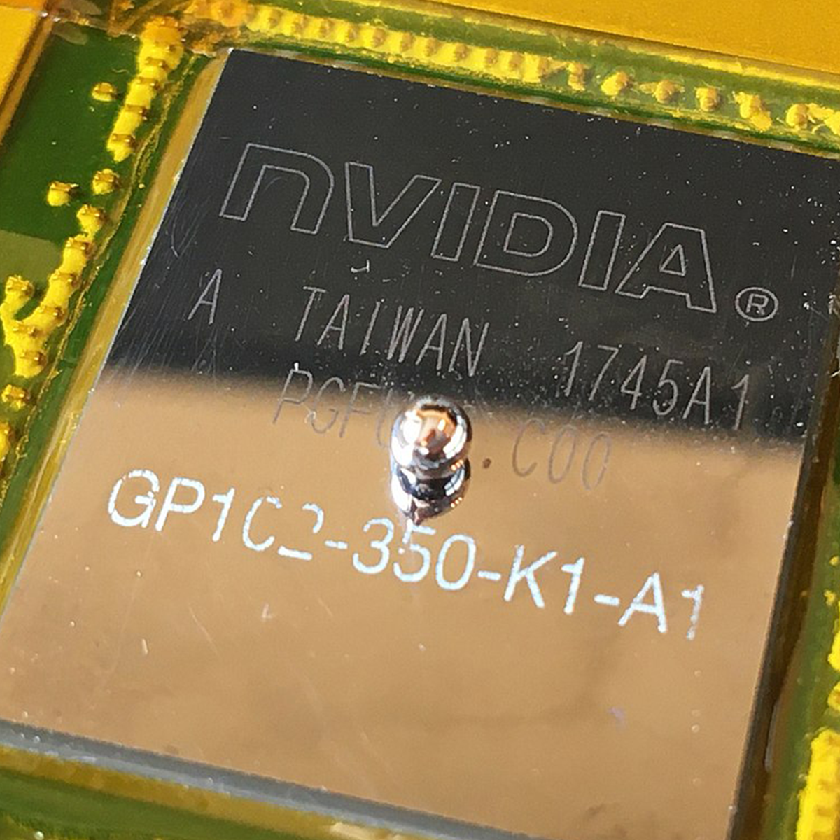 Zur Veranschaulichung, dies ist eine GPU. Das Prinzip bleibt aber gleich (Bild: Phiarc)