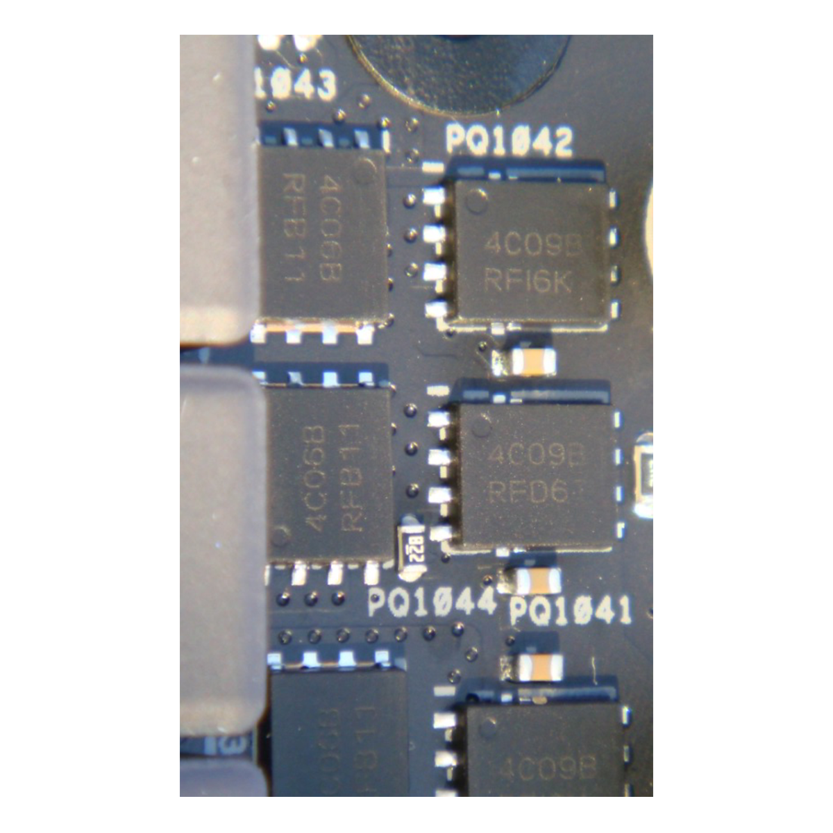 Die verwendeten MOSFETs (Bild: PCTeK REVIEWS)