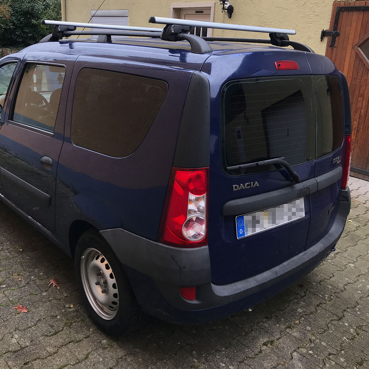 Getönte Scheiben hinten in Fahrtrichtung links.