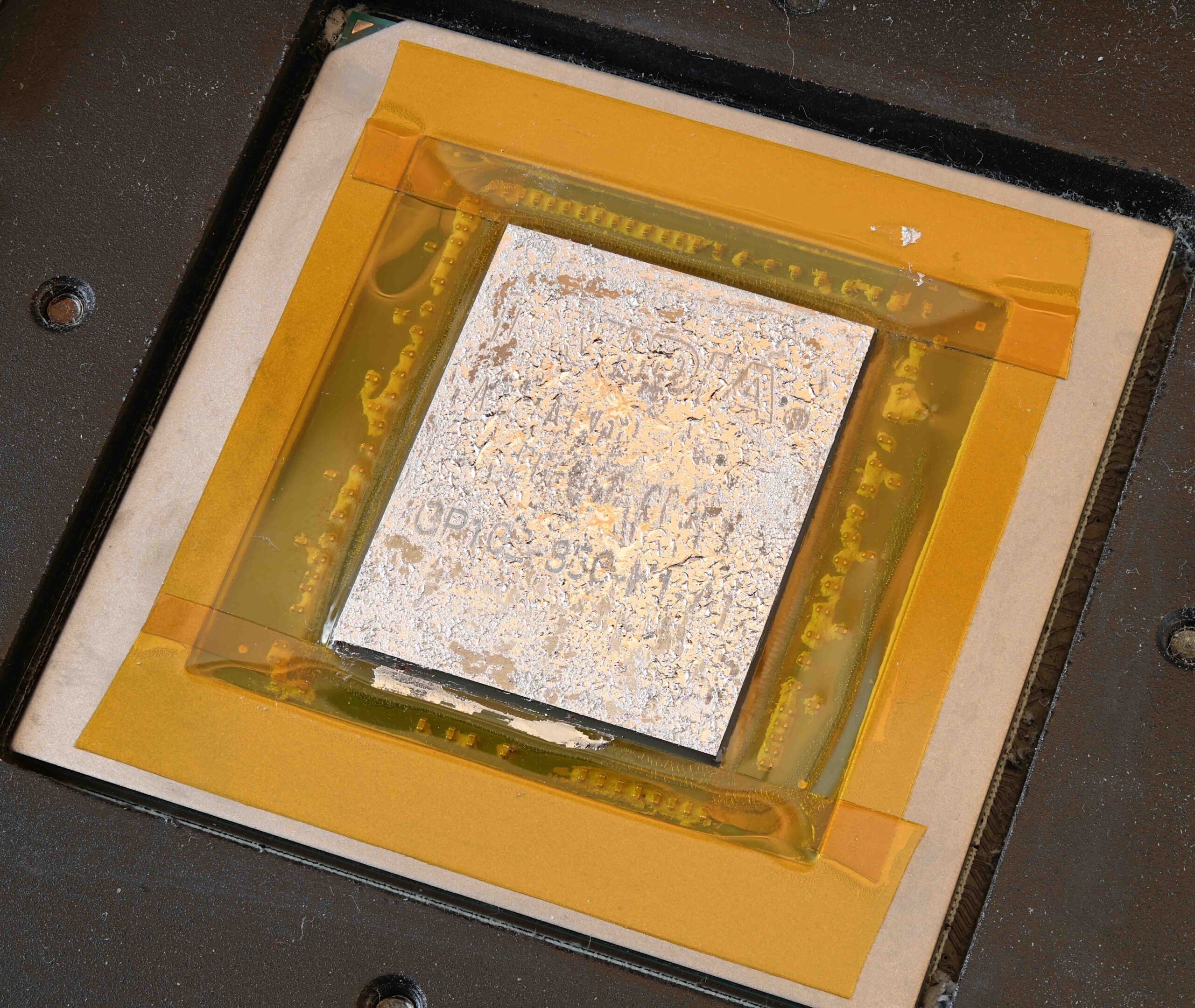 Hier wurde Kaptonband zur Isolation genutzt, das habe ich nicht gemacht (Bild: Phiarc)