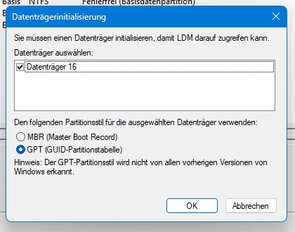 Erste Überraschung: Die Datenträgerverwaltung von Windows möchte die Festplatte initialisieren, dabei habe ich diese bereits zuvor in einem HDD-Dock als GPT initialisiert