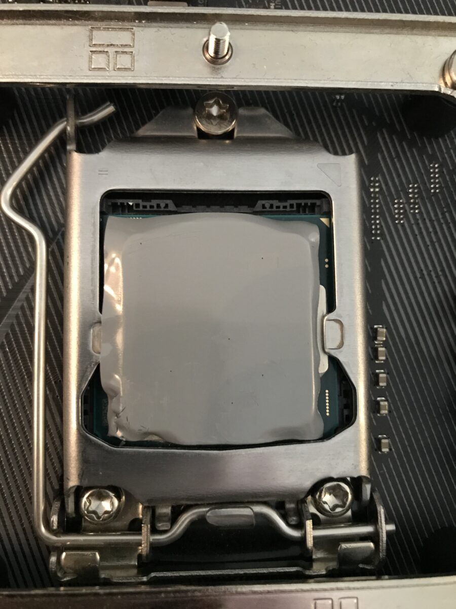 Alle Folien entfernt, Luftblasen herausgestochen